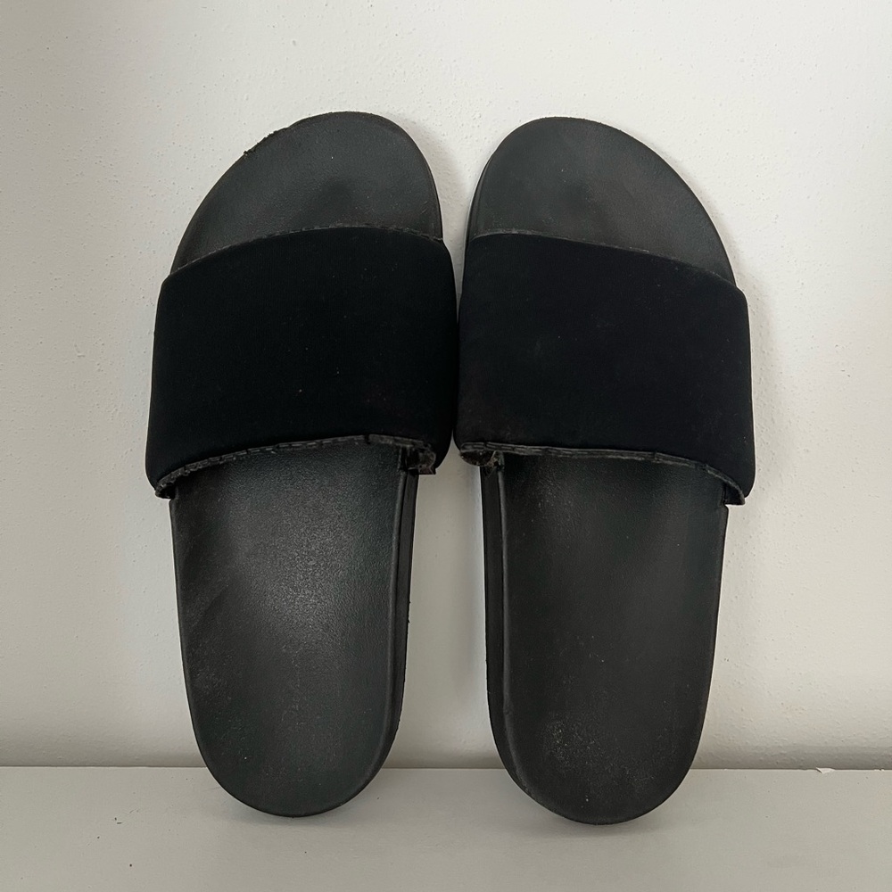 Qupid Black Slide Sandals